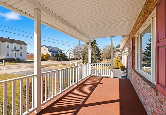 5th image of 248 Ord St