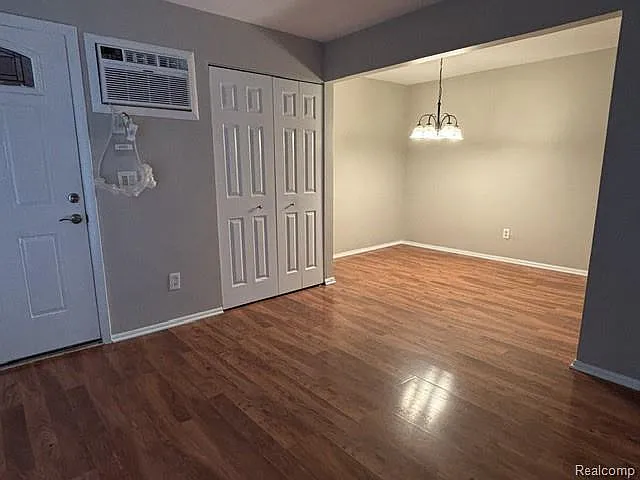 4345 Crooks Rd — Photo 4