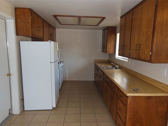 4th image of 7346 Dumosa Ave APT A