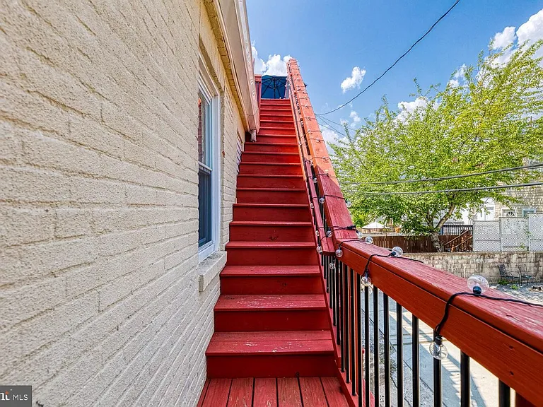106 S Castle St — Photo 30