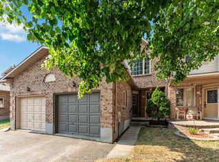 18 Ravenscroft Ct, Ottawa, ON K2S 1R3