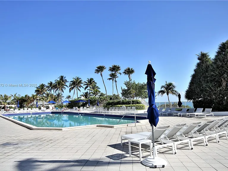 5161 Collins Ave #707 — Photo 32