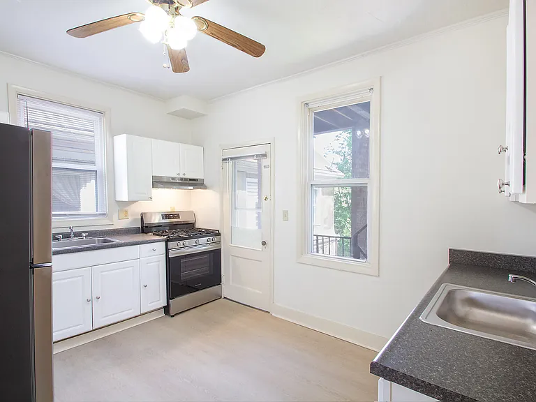 439 Franklin Ave #2 — Photo 7