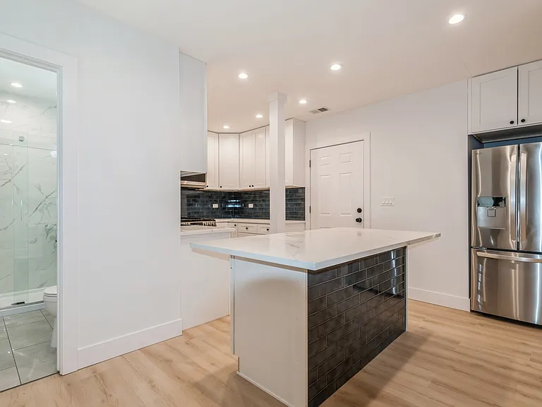 1535 W Estes Ave #G — Photo 9