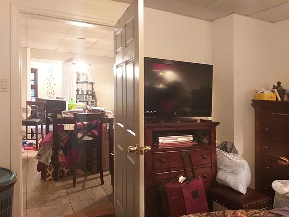 5th image of 490 Essex St