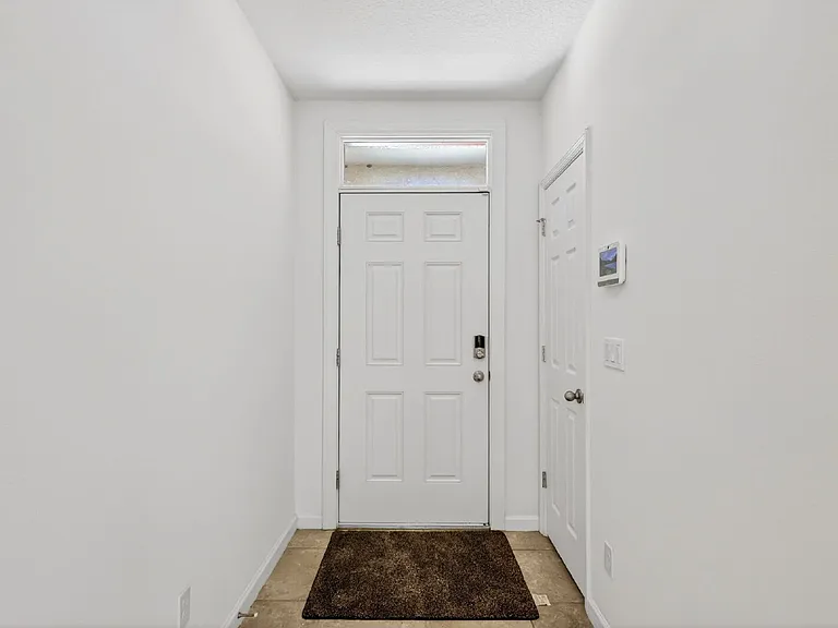 393 SW Tarra Ave — Photo 4