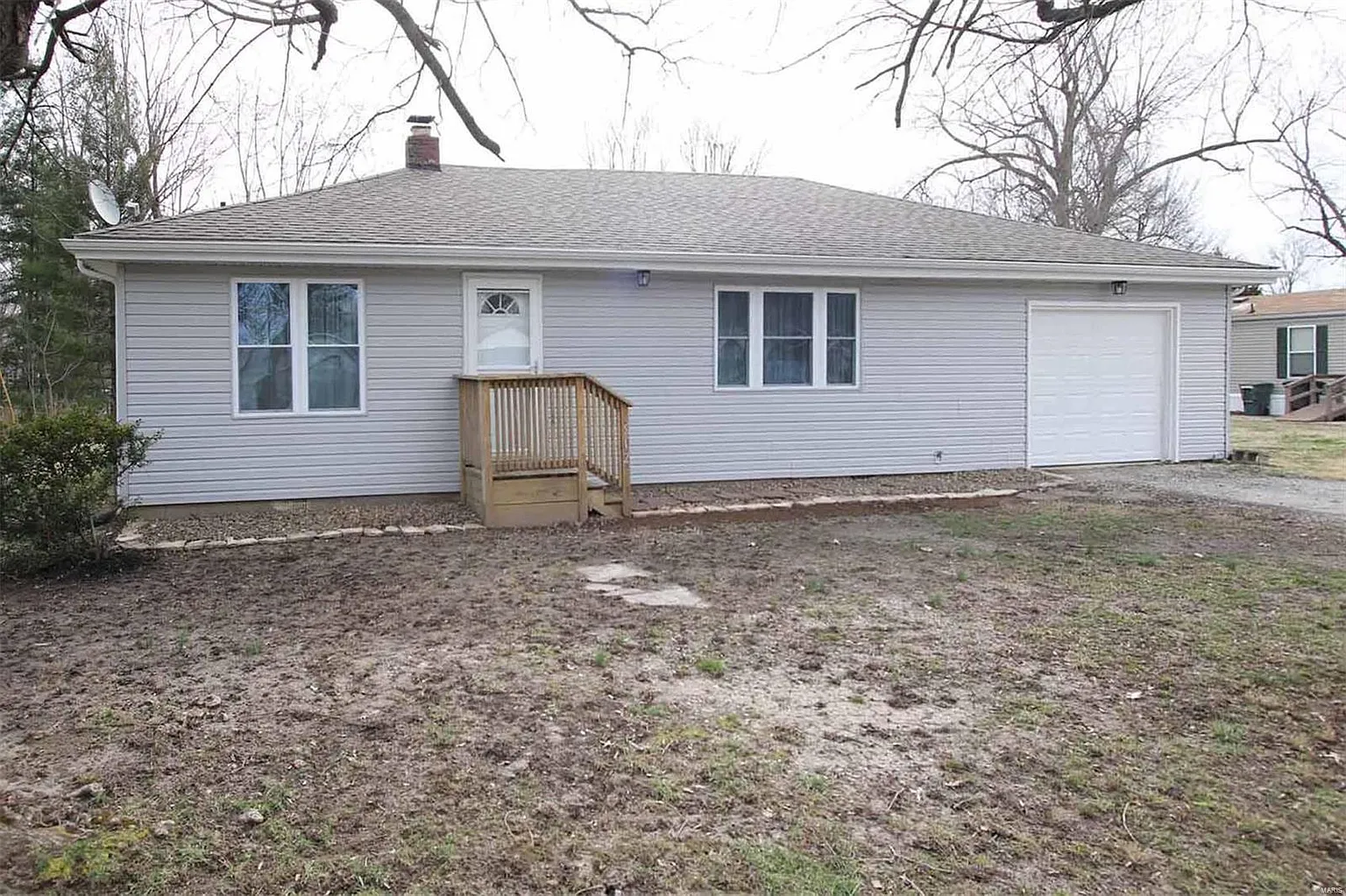 512 Fairway Dr photo 1