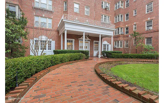 Sold by Douglas Elliman | media 22