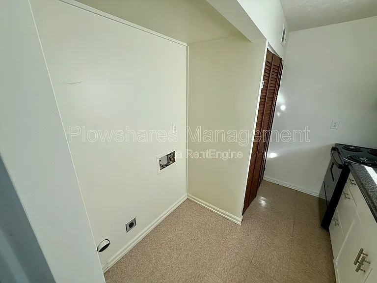 5504 Lodema Way #6 — Photo 8