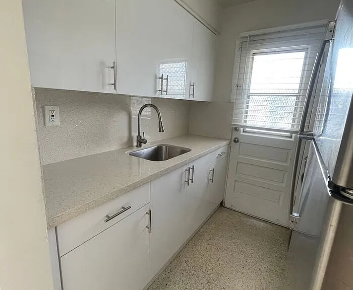 70 SW 30th Ave #12 — Photo 5