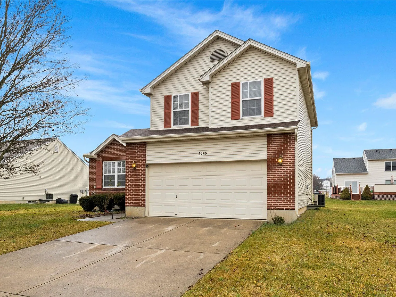 3 bed, 2273 sqft, $2,400 — Photo 2