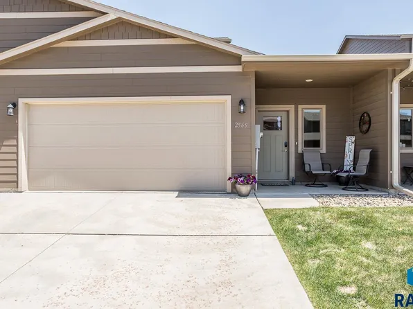 2569 E Meadowside Pl, Sioux Falls, SD 57108