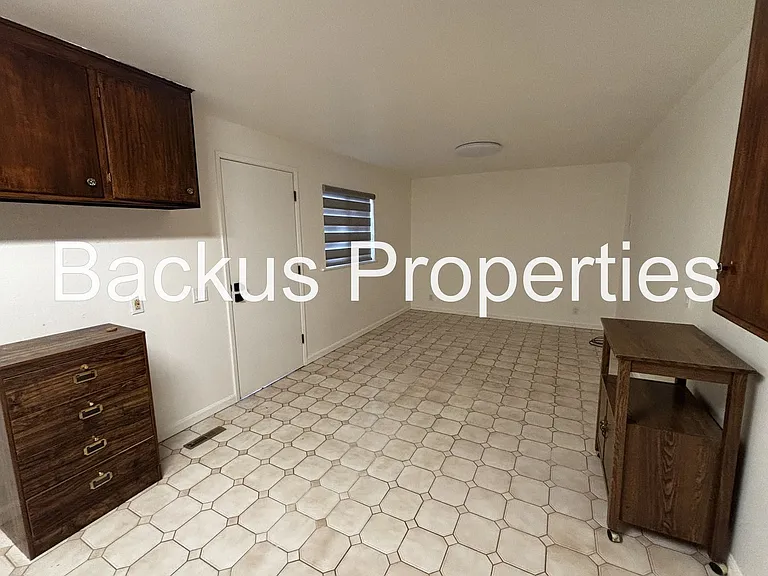 681 Alice St — Photo 9