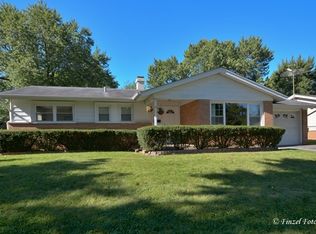 824 Brantwood Ave, Elk Grove Village, IL 60007