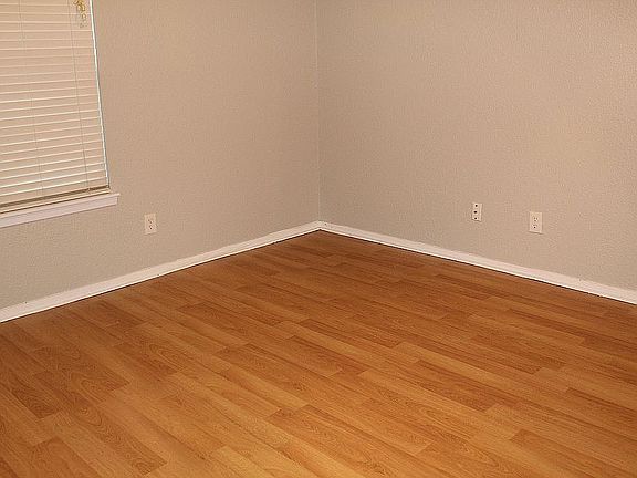 2nd image of 1400 E Bayou Pkwy APT 7A