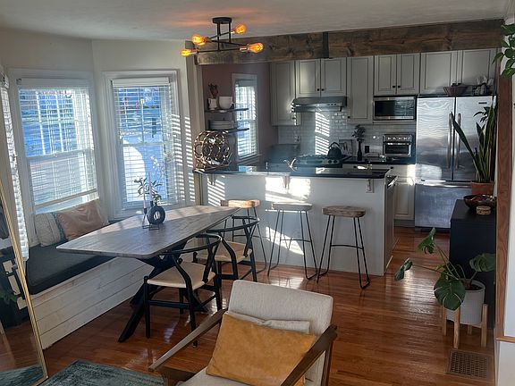 3rd image of 1165 Lakeside Dr SE