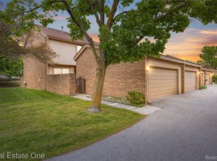 5345 Wright Way W, West Bloomfield, MI 48322