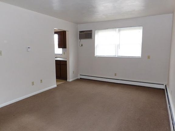 4th image of 970 Patricia Dr APT 1