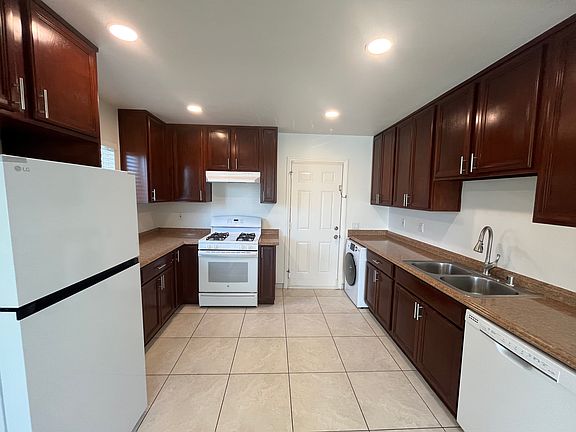 4th image of 422 W Rosa Parks Rd #C