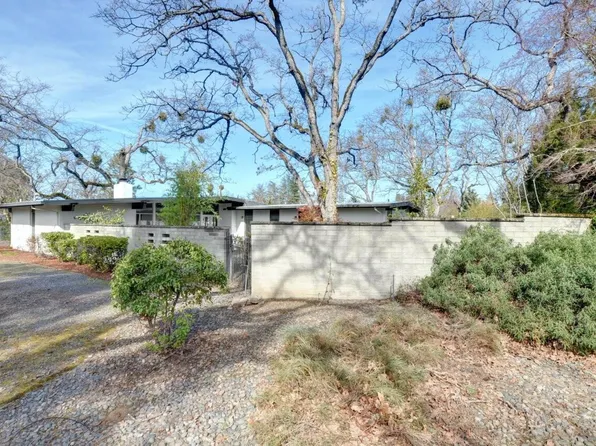 211 S Groveland Ave, Medford, OR 97504