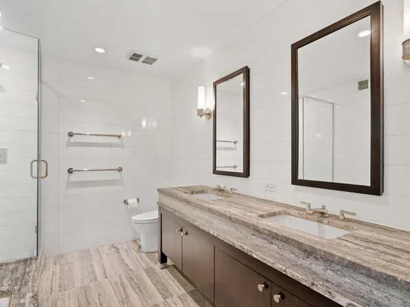 80 Riverside Boulevard image 12 of 22