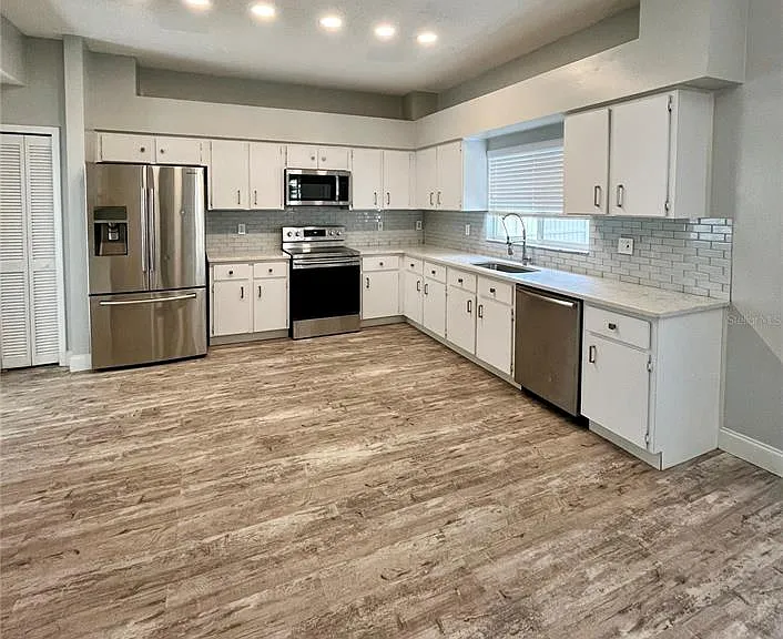 9318 Heritage Oak Ct — Photo 4