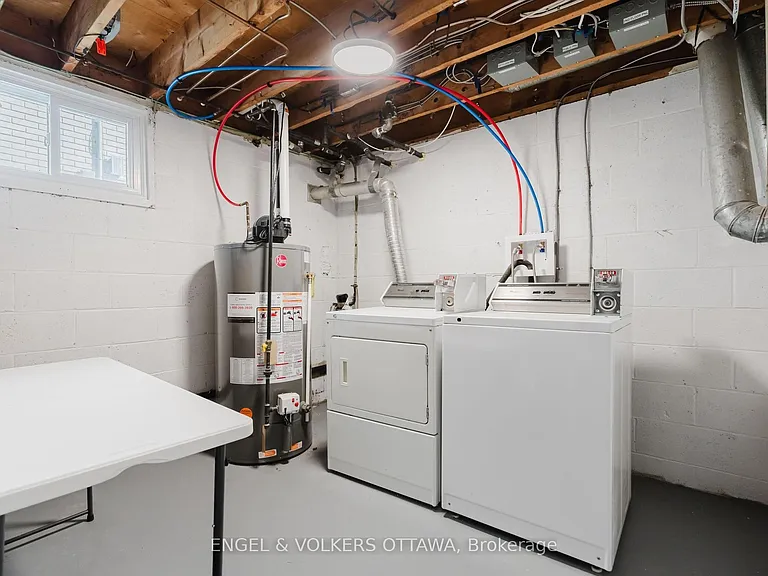 896 Pinewood Cres #3 — Photo 29