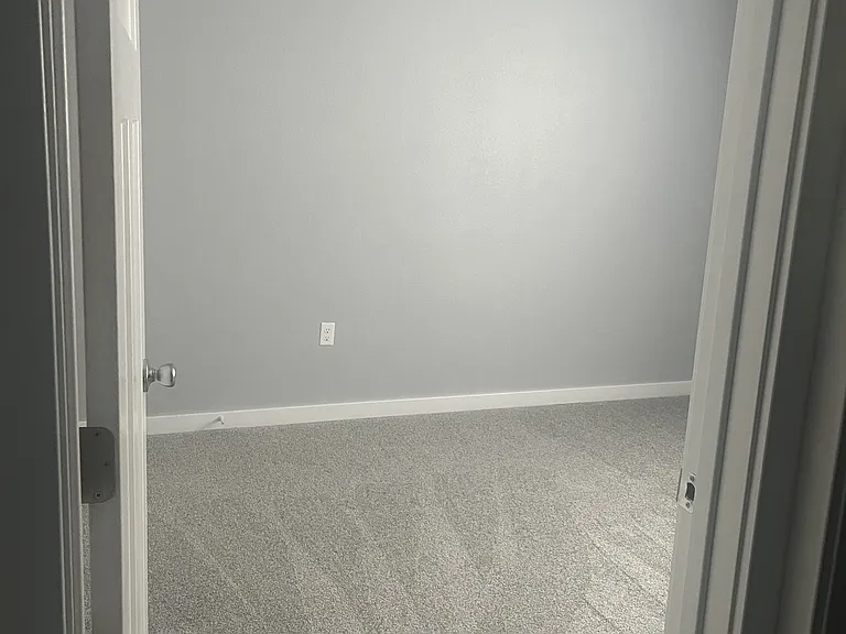 325 E Daugherty St — Photo 11