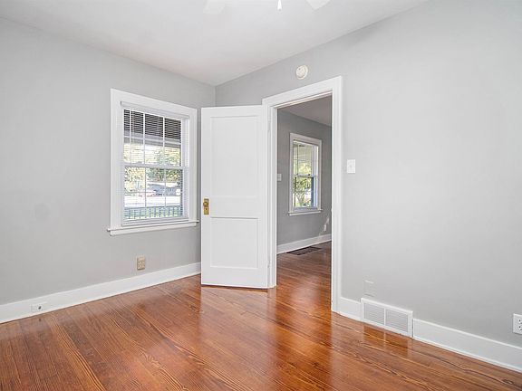 5th image of 56537 Windsor Ave