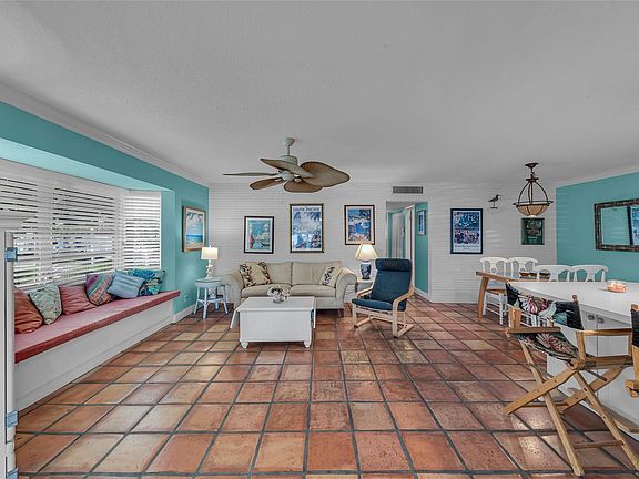 5th image of 2541 NE 11th Street #101