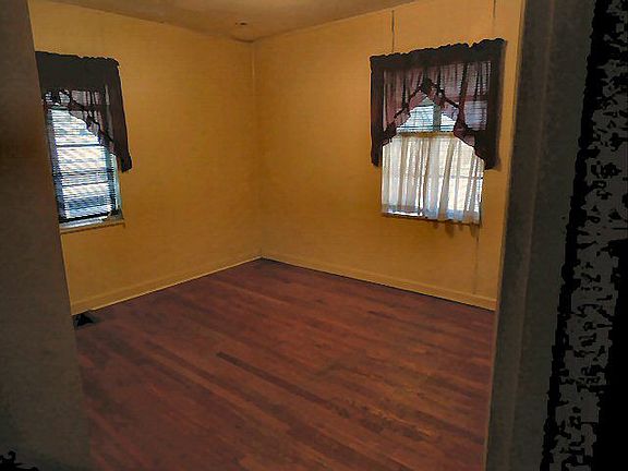 4th image of 969 Ash St