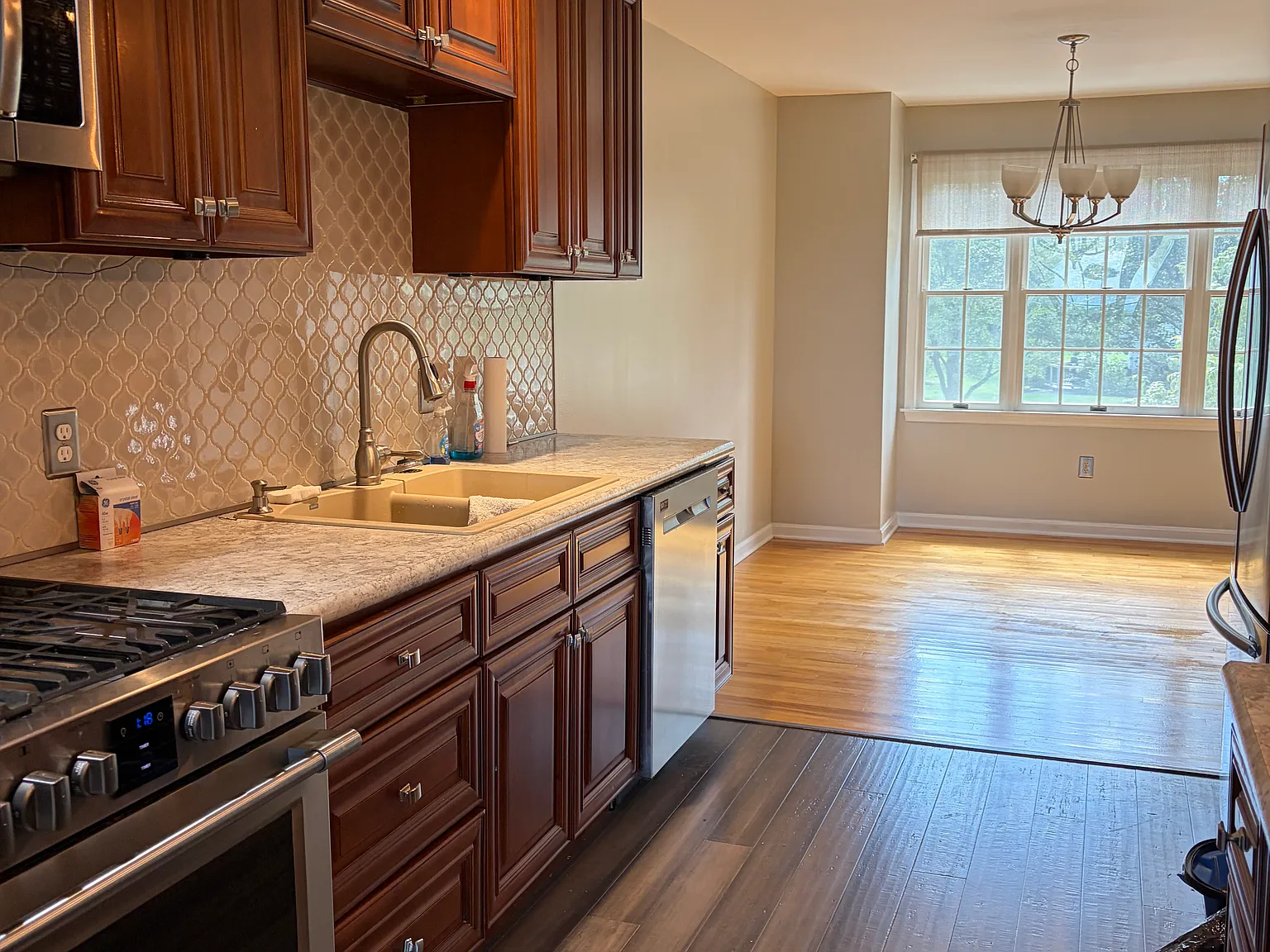 3 bed, 2000 sqft, $2,395 — Photo 2
