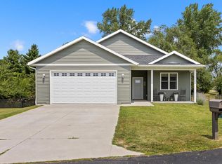 N6736 Clover Ln, Pardeeville, WI 53954