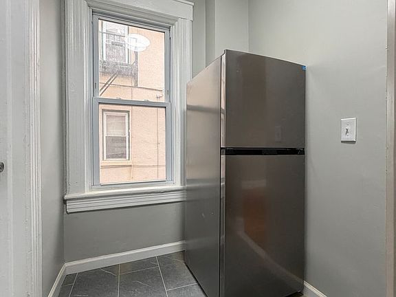5th image of 2-4 & 6 Eight Duer St N #6A