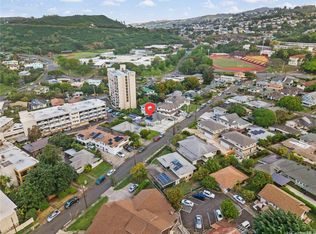 1686 Lewalani Dr, Honolulu, HI 96822