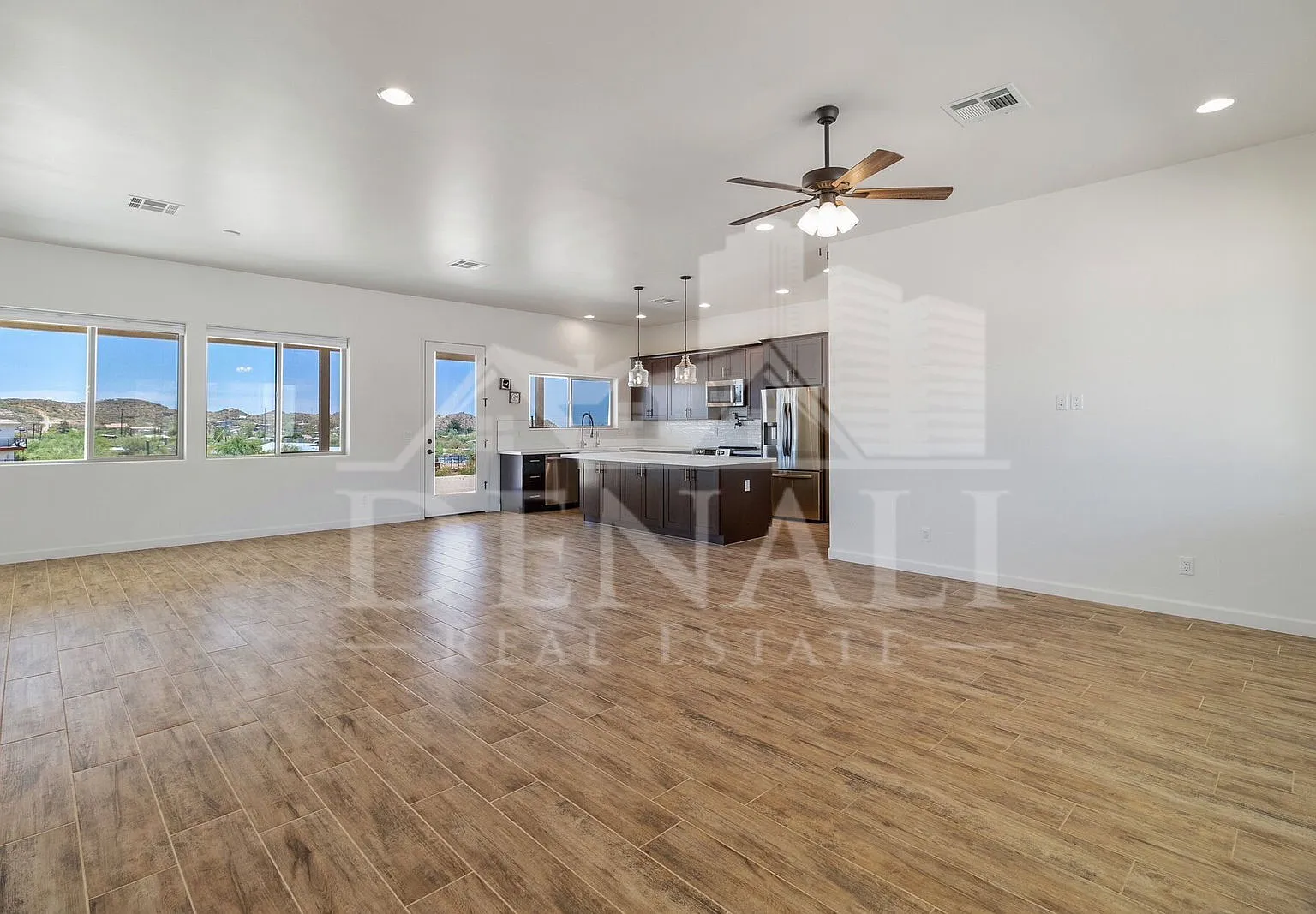3 bed, 2.0 bath, 1881 sqft, $3,000 — Photo 4