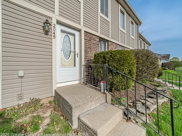 2045 Lac Du Mont Dr, Haslett, MI 48840