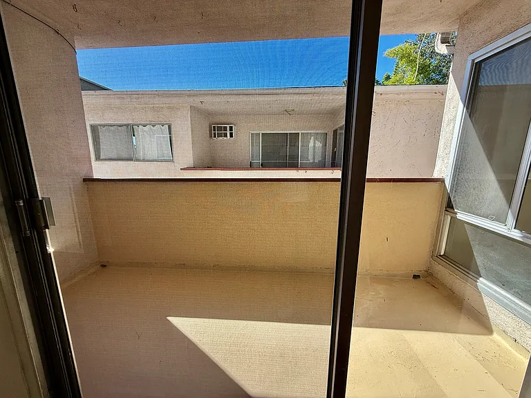 Vine Street Apartments — Photo 49