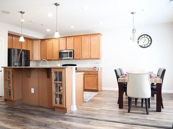 4th image of 207 Community Center Ave #207