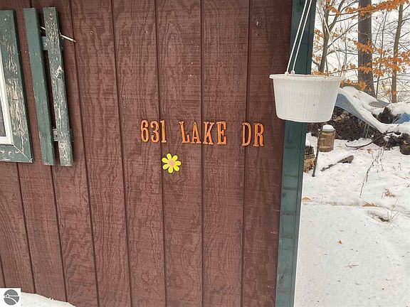 4th image of 631 Lake Dr NE