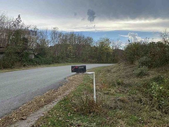 Exterior Neighborhood (street photo)