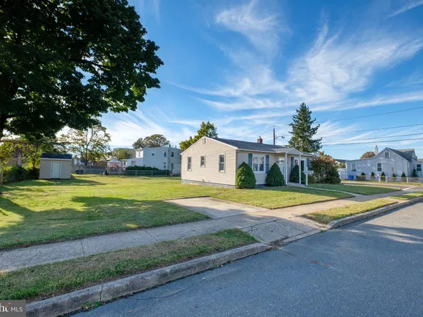 1002 Walnut St, Burlington, NJ 08016