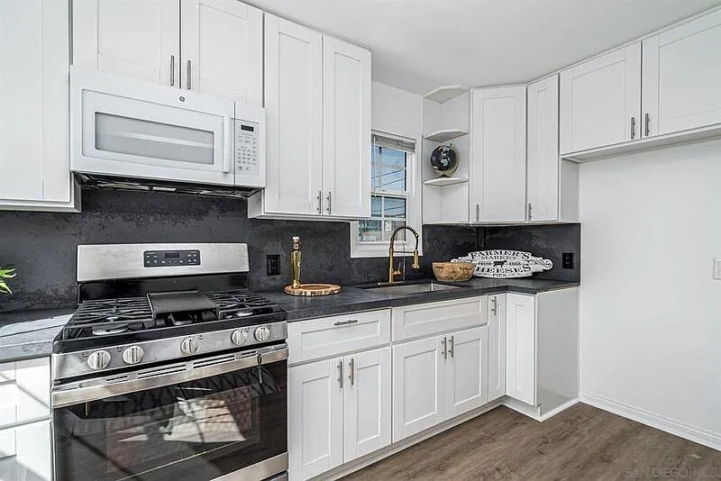 Studio, 1.0 bath, 400 sqft, $1,695 — Photo 2
