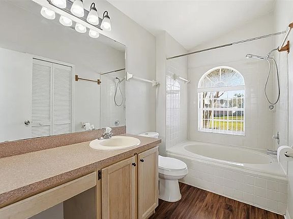 5th image of 938 River Wind Ave