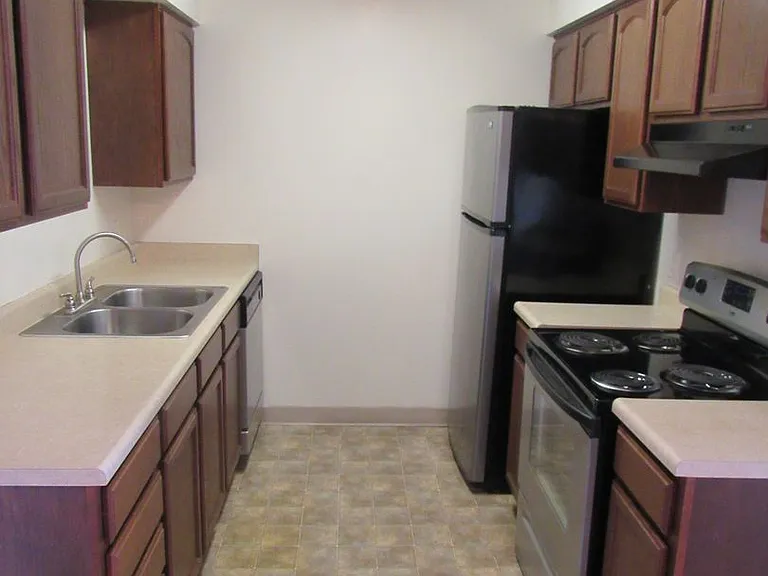 Superior Place Apartments — Photo 27