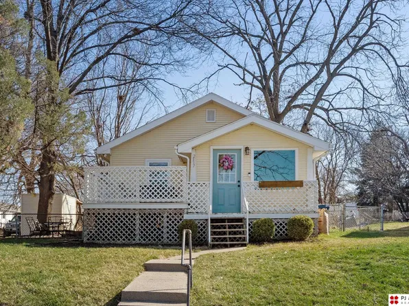 2517 Olive St, Bellevue, NE 68147