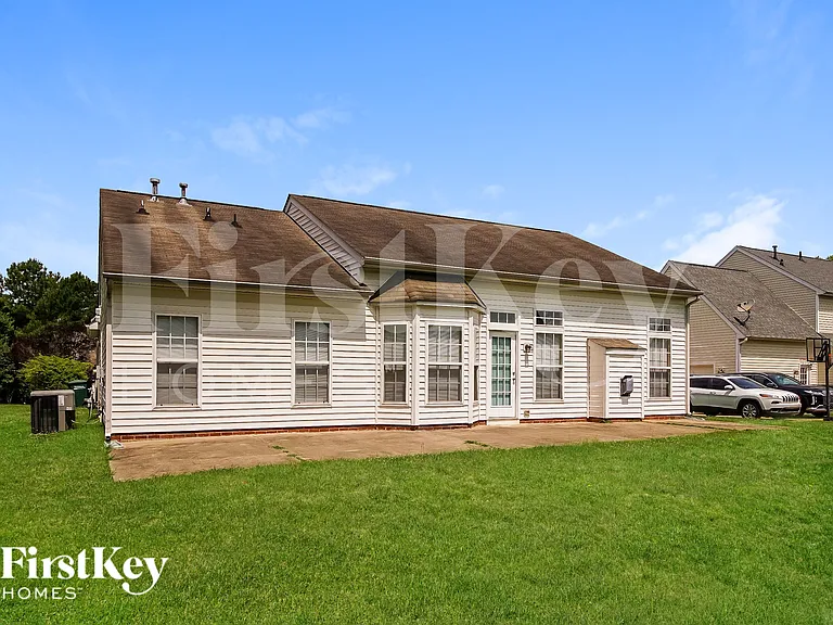 731 Georgie St — Photo 15
