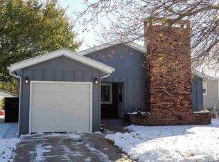 1403 W 1st St, Mccook, NE 69001
