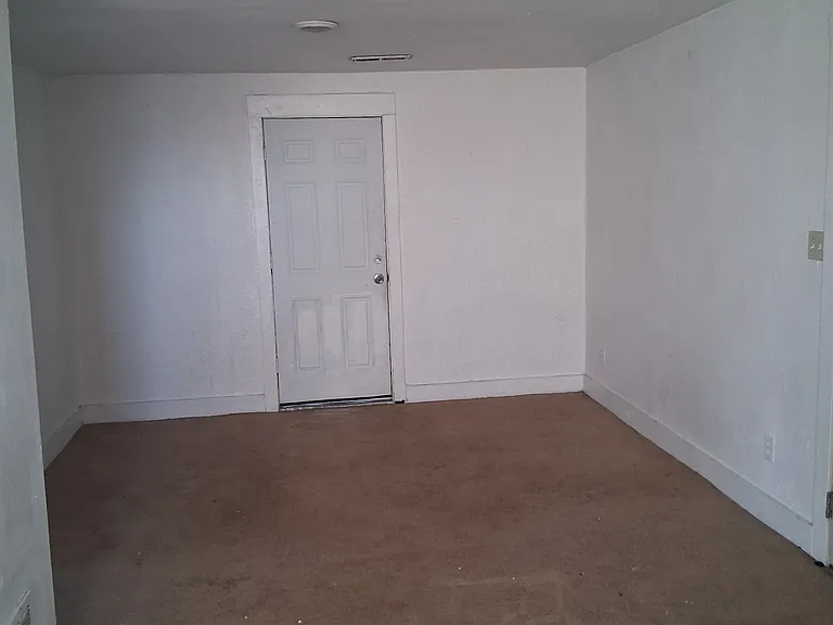 2315 E 39th St #3W — Photo 4