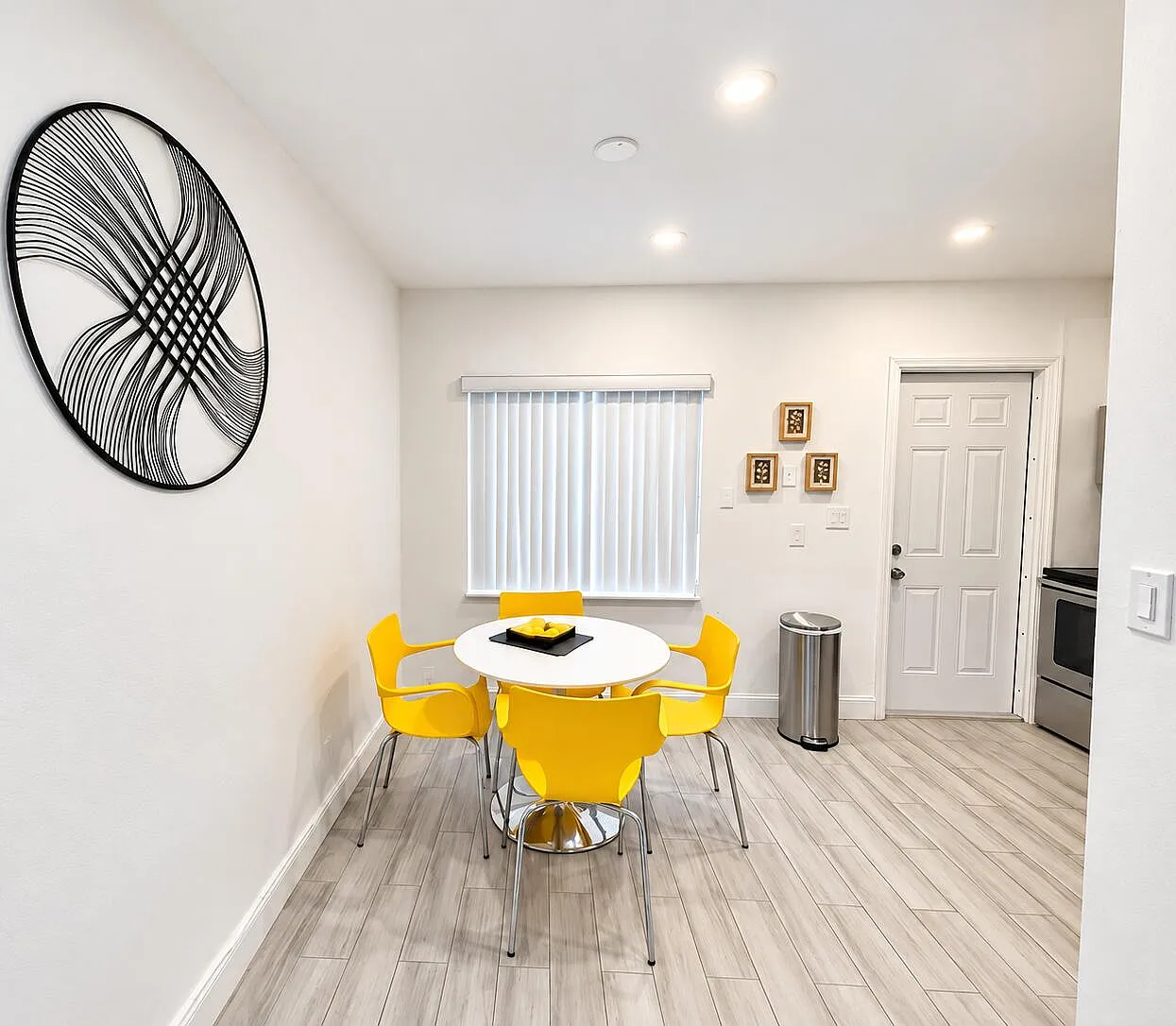 2 bed, 1.0 bath, 800 sqft, $2,500 — Photo 3